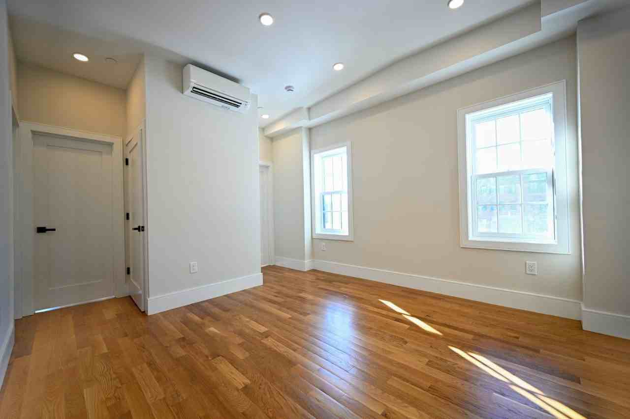 18D Winchester St