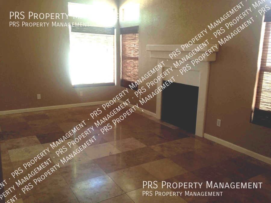 629 S Oak St - Photo 2 of 10
