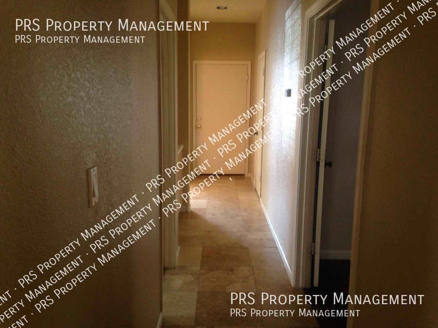 629 S Oak St - Photo 5 of 10