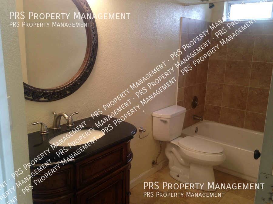 629 S Oak St - Photo 7 of 10
