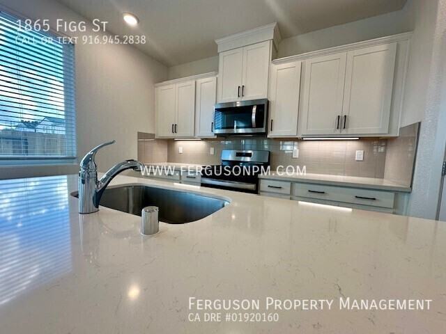 1865 Figg St - Photo 4 of 19