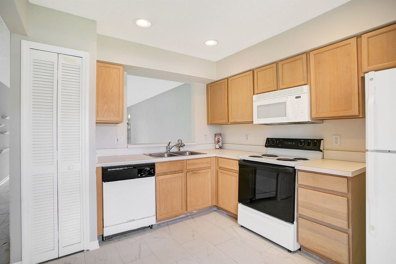 13324 Fairway Glen Dr #101 - Photo 3 of 11