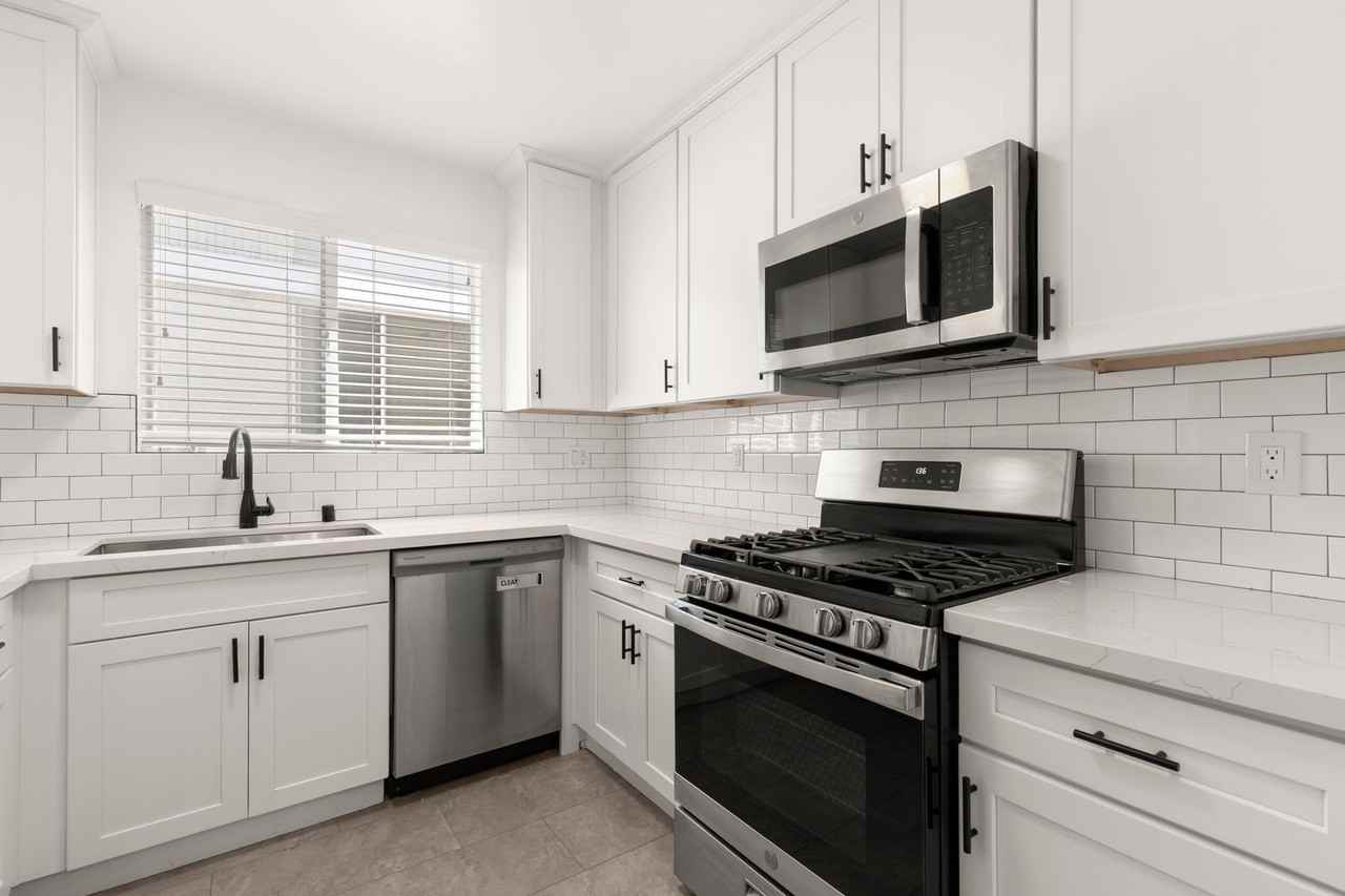 (EL/EU/YO:B) 325 S. Rexford Drive - Photo 7 of 23