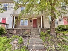 featured image of 835 W Maxwell St