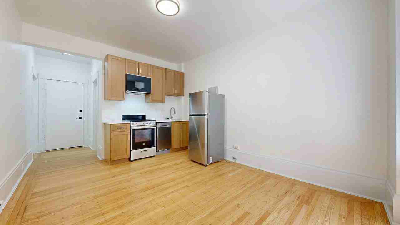 1060 Bush Street - Photo 2 of 10