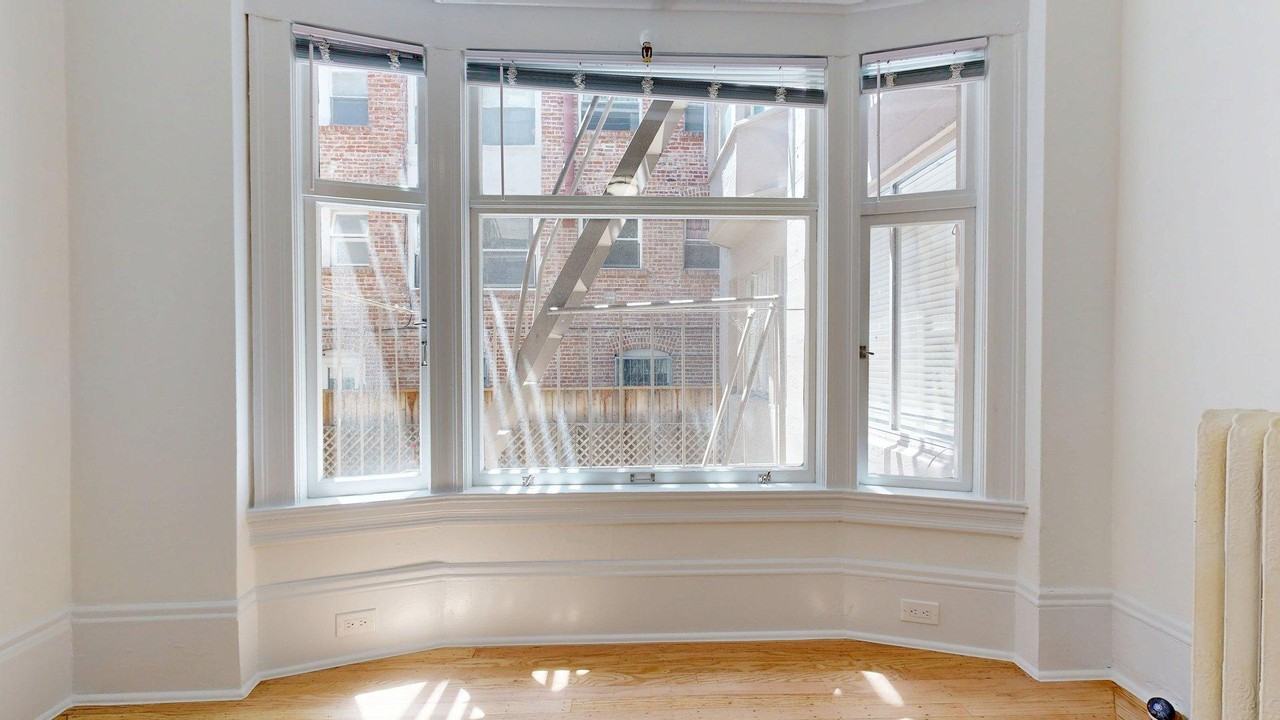 1060 Bush Street - Photo 4 of 10