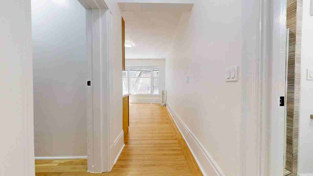 1060 Bush Street - Photo 5 of 10