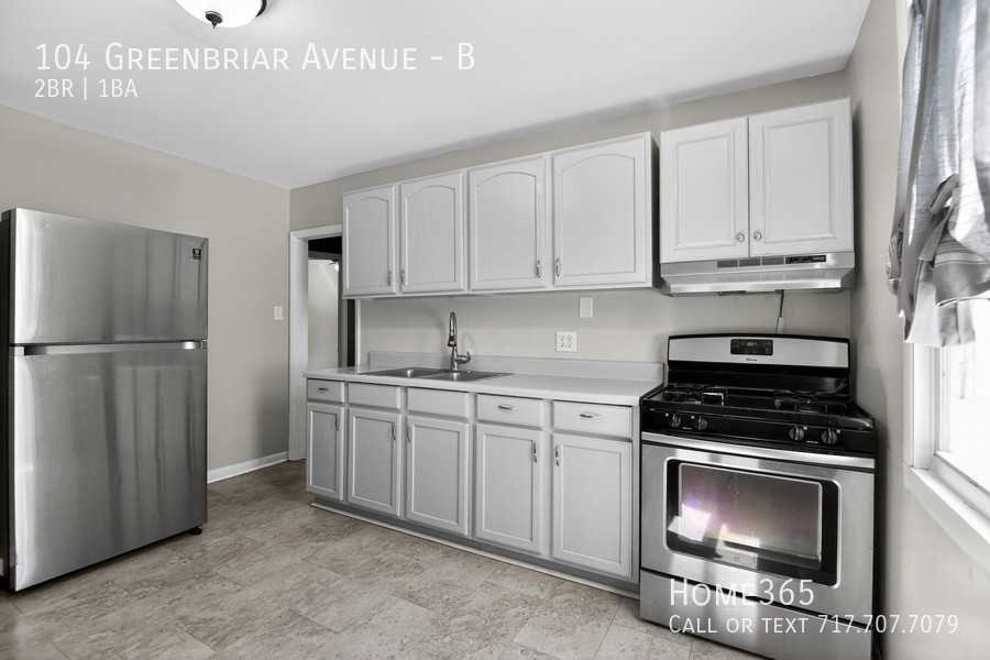 104 Greenbriar Ave #B - Photo 5 of 16