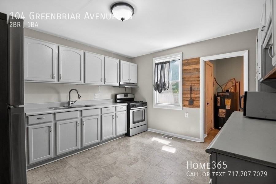 104 Greenbriar Ave #B - Photo 6 of 16
