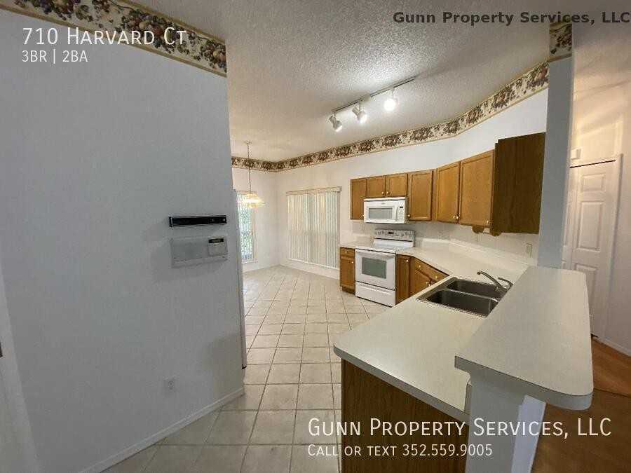 710 Harvard Ct - Photo 3 of 18
