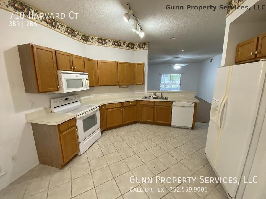 710 Harvard Ct - Photo 4 of 18