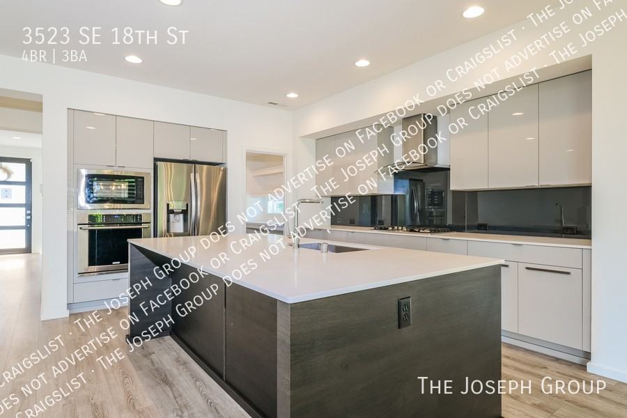 3523 Se 18th St - Photo 4 of 17