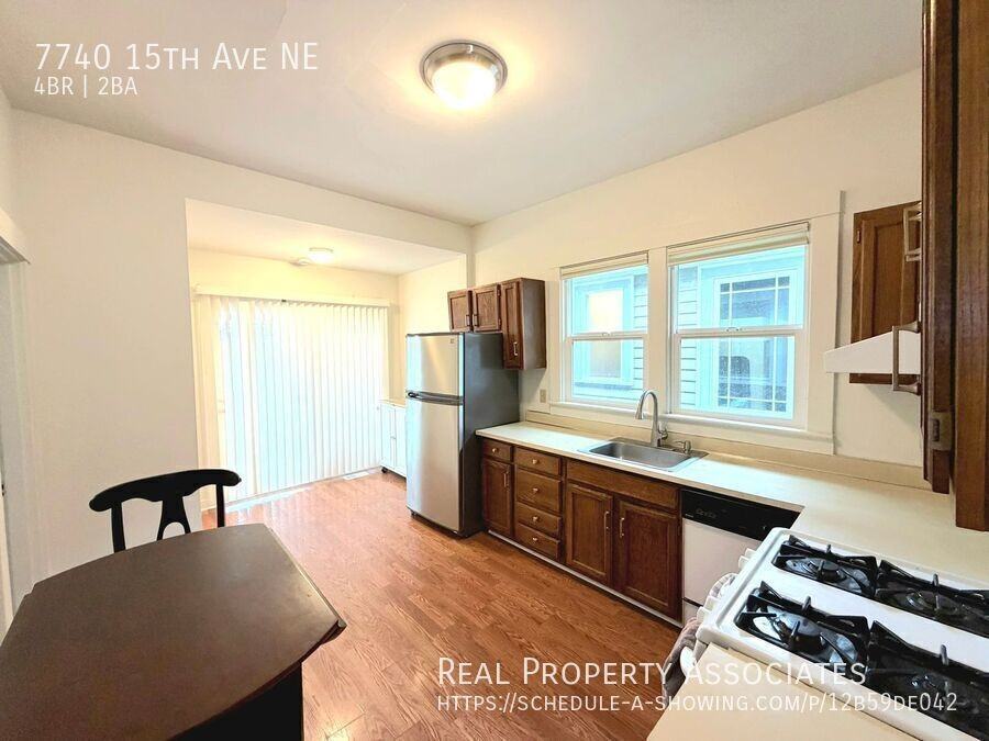 7740 15th Ave Ne - Photo 3 of 24