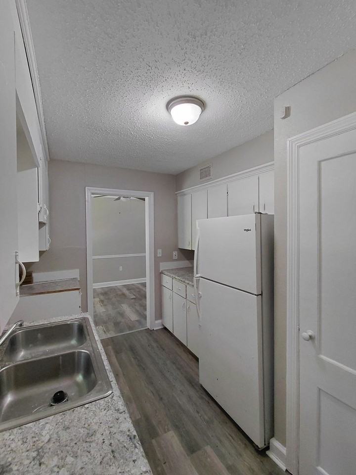 Historic Brookwood Apartments - Photo 7 of 18