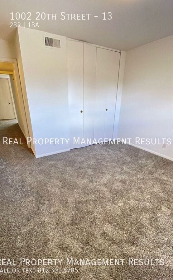 1002 20th St #13 - Photo 7 of 11