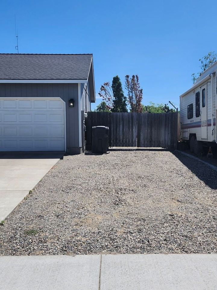 4914 Sinai Dr - Photo 3 of 19