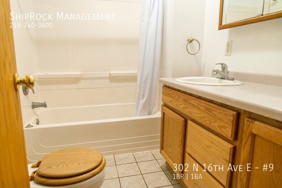 302 N 16th Ave E #9 - Photo 6 of 6