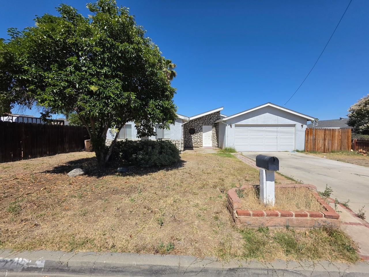27121 Meridian St - Photo 2 of 15
