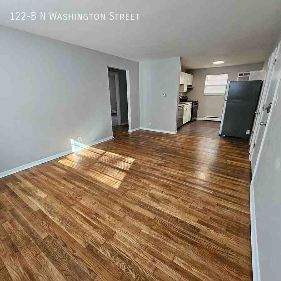 122 N Washington St Apt B - Photo 3 of 11