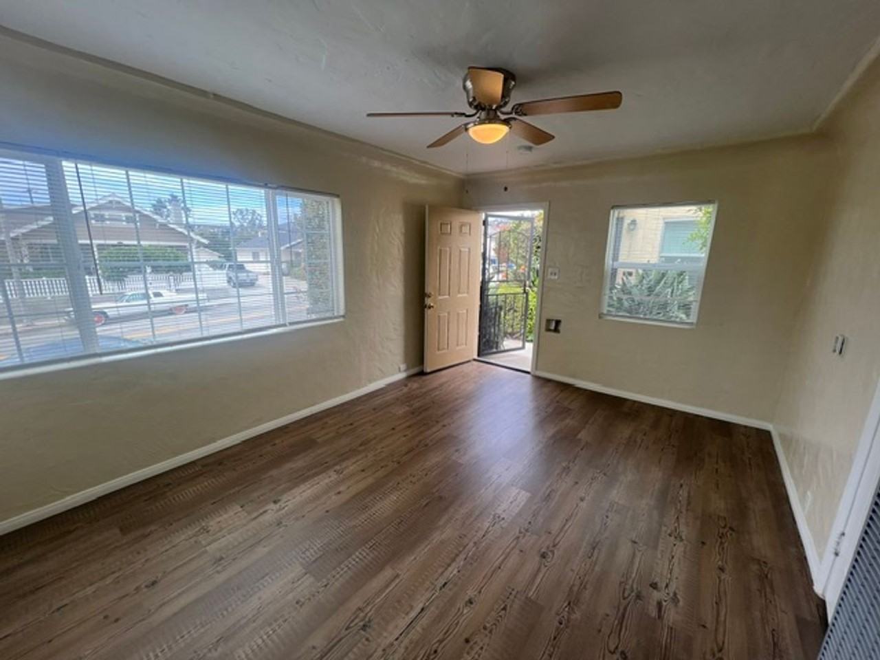 1222 W 9th St - Photo 3 of 10