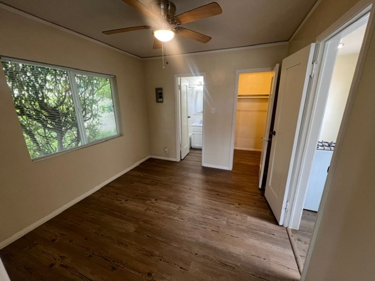 1222 W 9th St - Photo 4 of 10