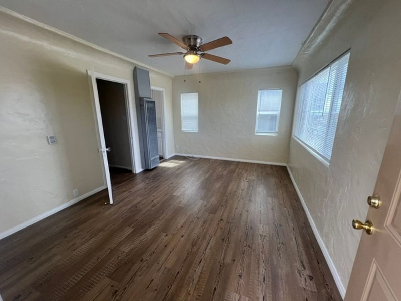 1222 W 9th St - Photo 6 of 10