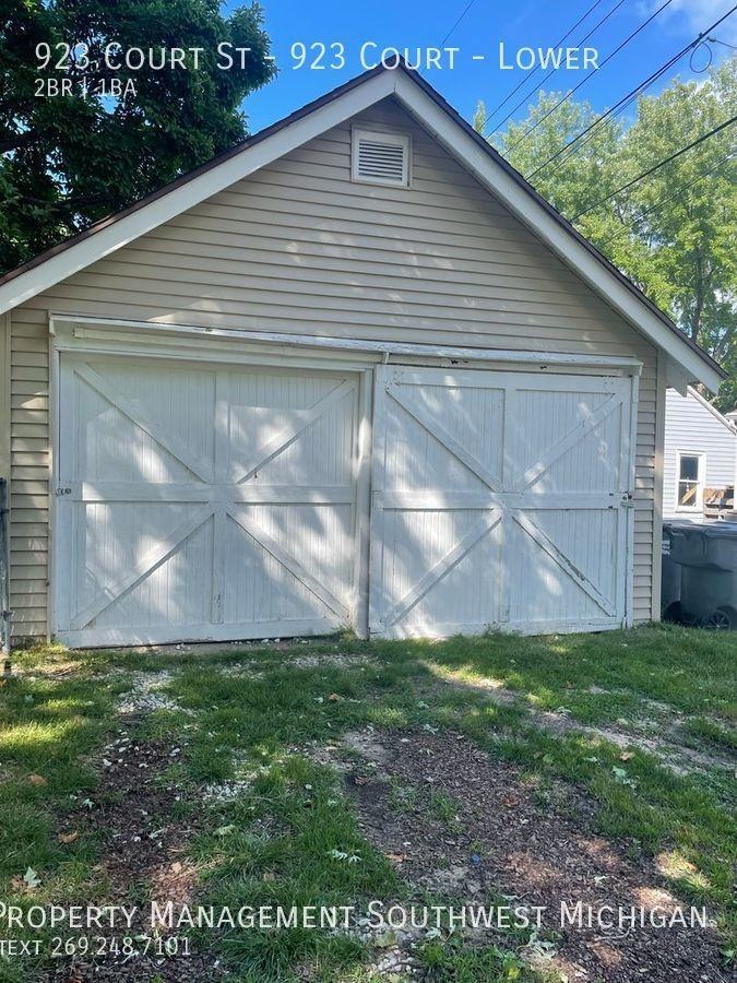 923 923 Court St - 923 Court - Photo 3 of 12