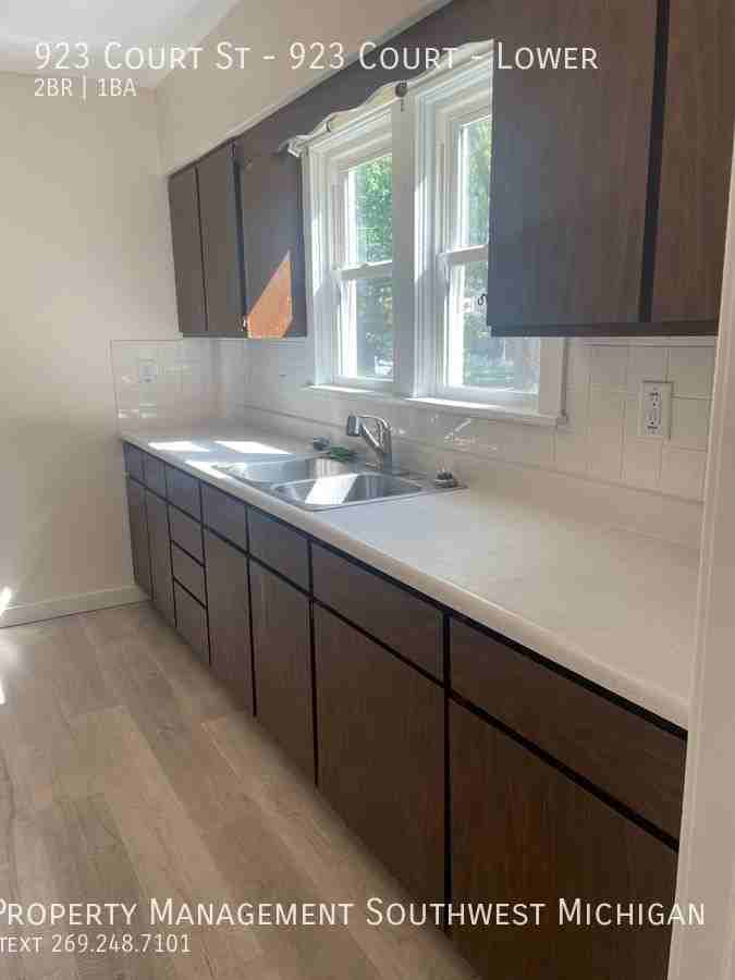 923 923 Court St - 923 Court - Photo 6 of 12