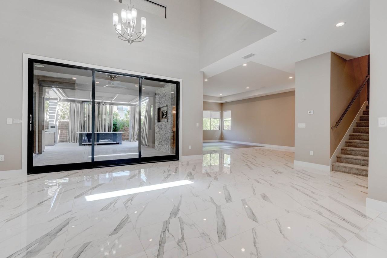 86 Pristine Glen St - Photo 2 of 50
