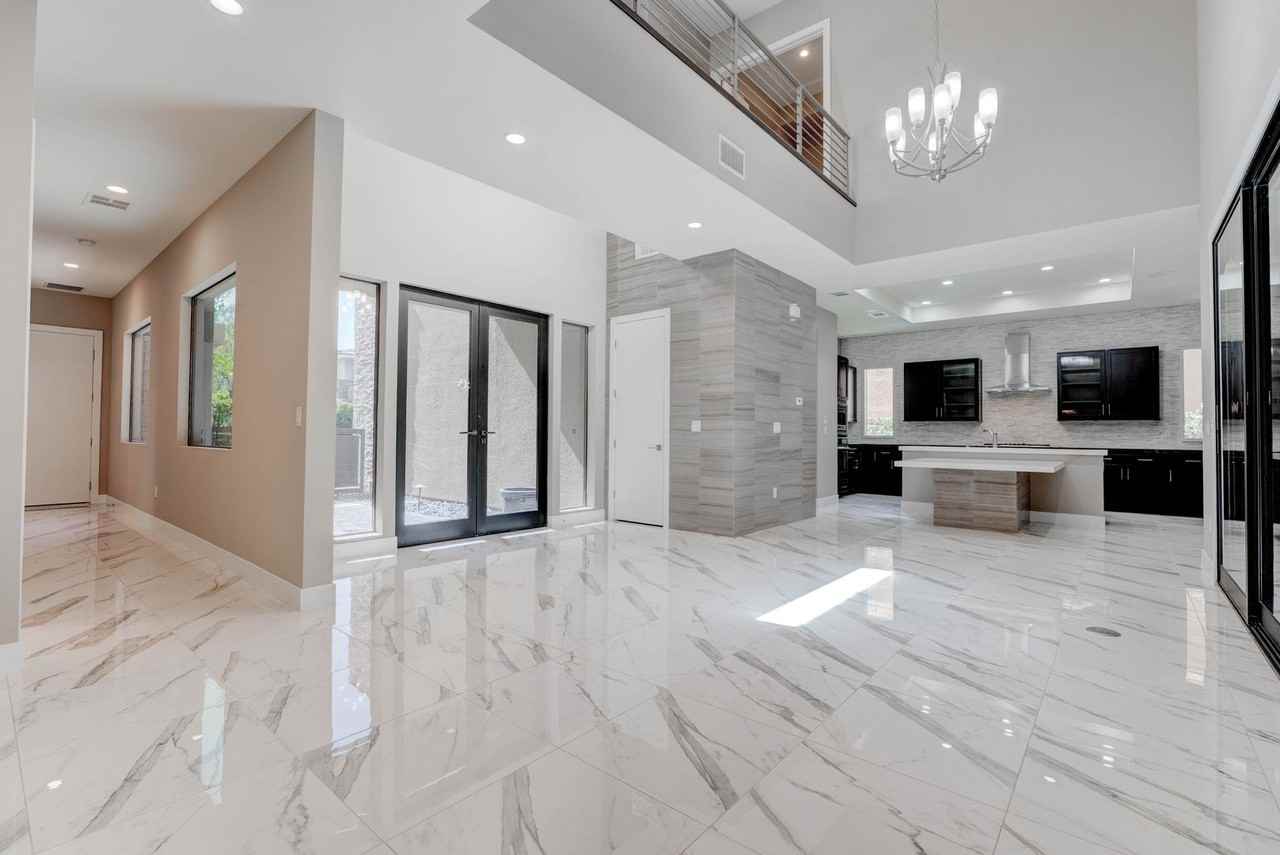 86 Pristine Glen St - Photo 4 of 50