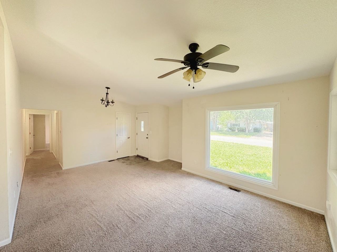 804 E Clark St - Photo 3 of 23
