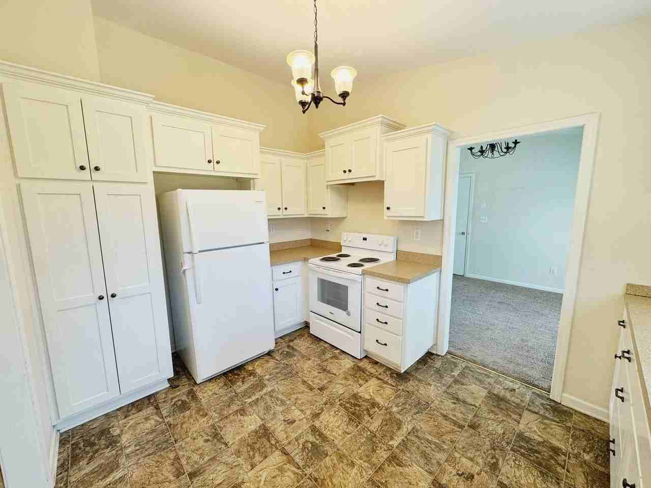 804 E Clark St - Photo 6 of 23