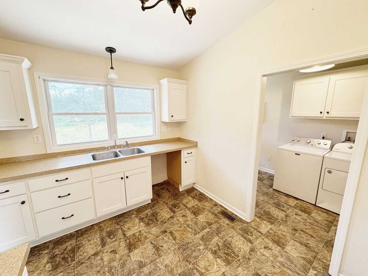 804 E Clark St - Photo 7 of 23