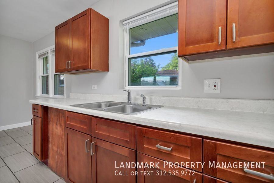 16246 Dobson Ave - Photo 2 of 15