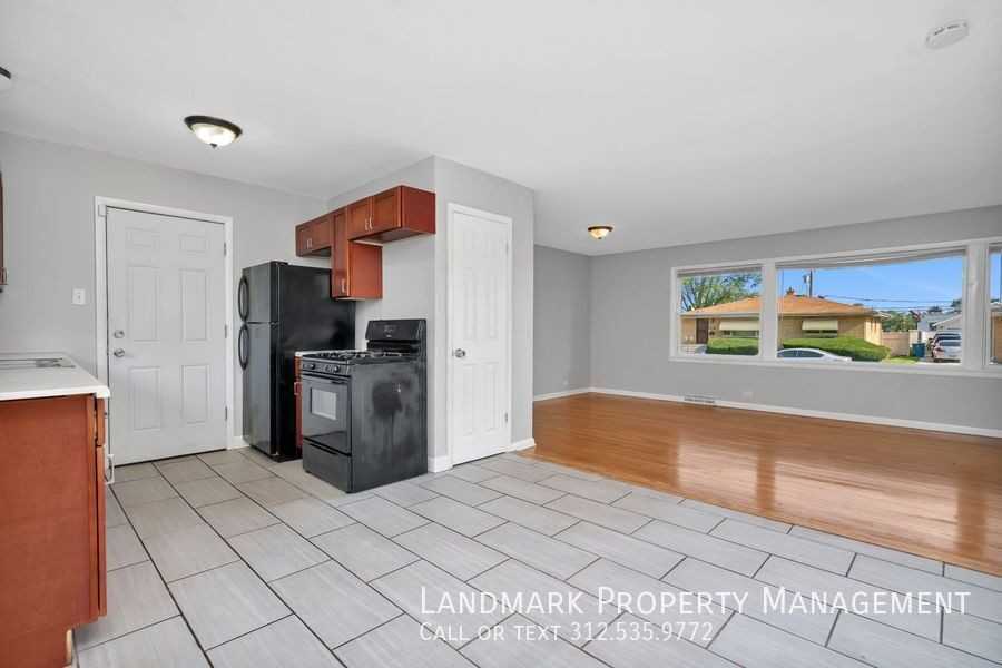 16246 Dobson Ave - Photo 3 of 15