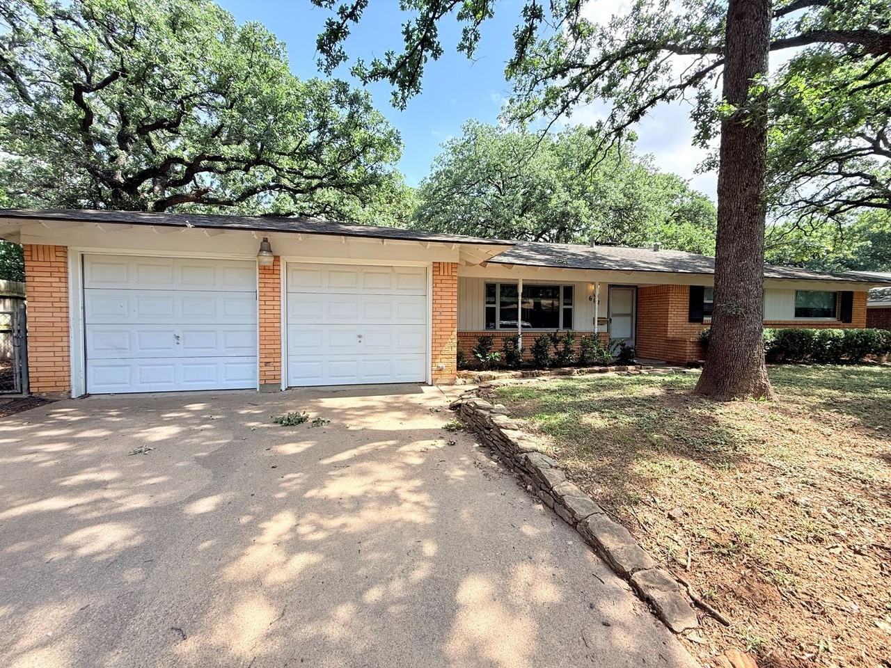 612 Hillview Dr - Photo 3 of 36