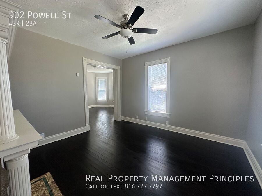 902 Powell St - Photo 4 of 33