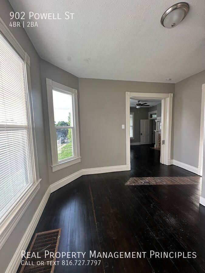 902 Powell St - Photo 6 of 33