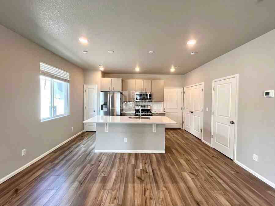 9286 Henson Pl - Photo 4 of 18