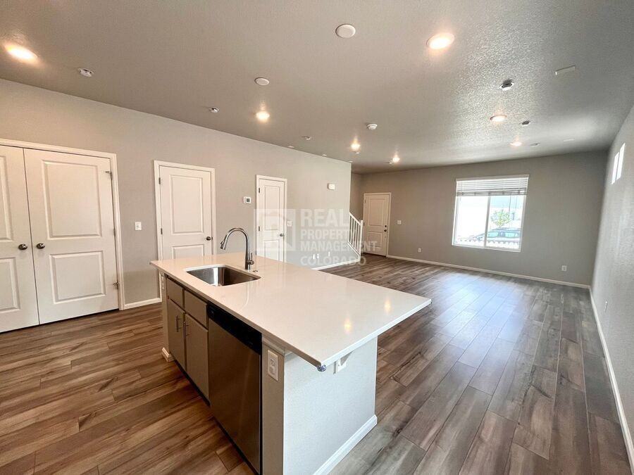 9286 Henson Pl - Photo 6 of 18