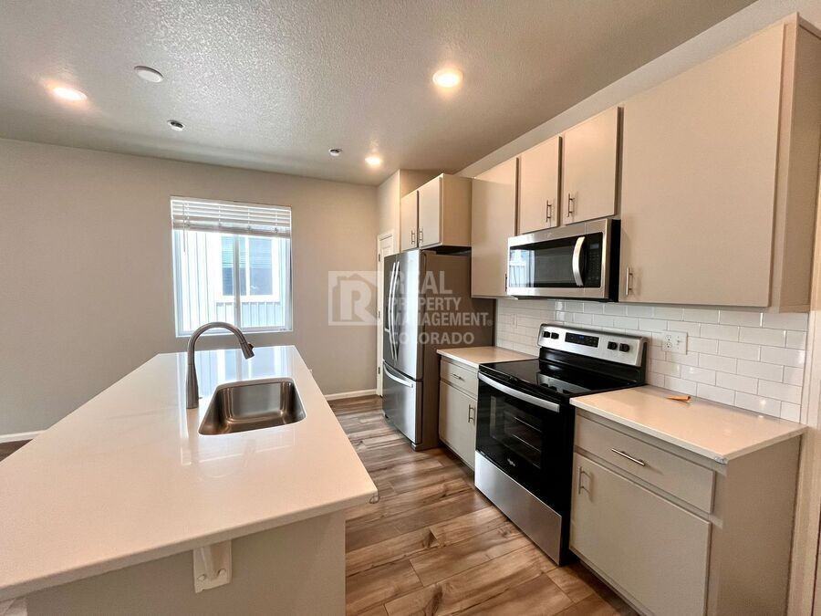 9286 Henson Pl - Photo 7 of 18