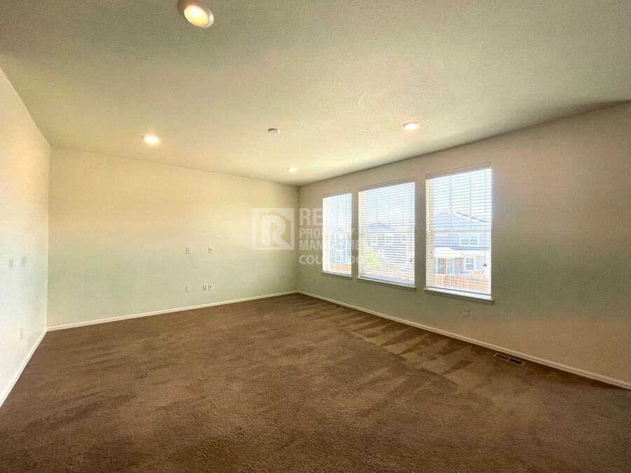 15098 Chicago St - Photo 3 of 21
