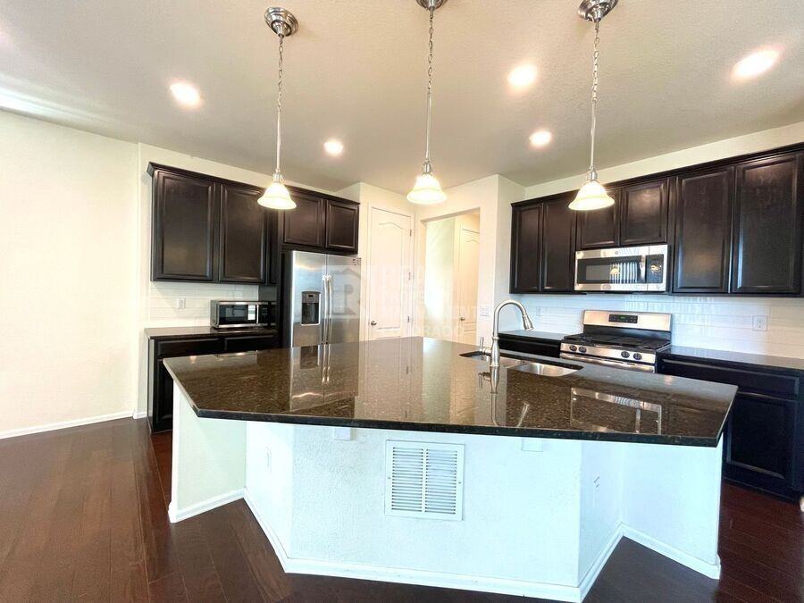 15098 Chicago St - Photo 6 of 21