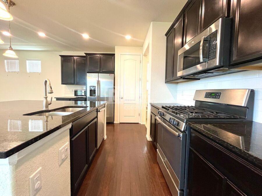 15098 Chicago St - Photo 7 of 21