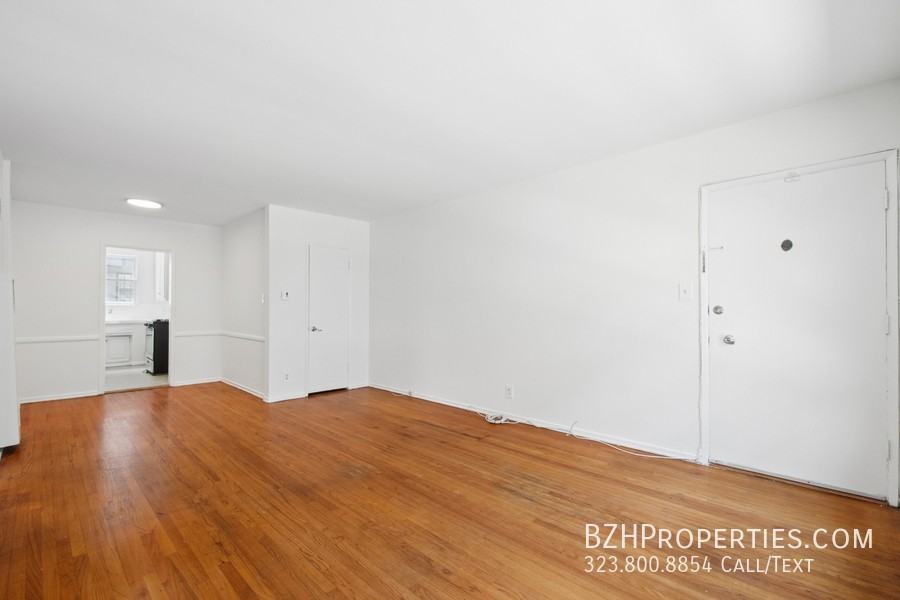 1138 S Sherbourne Dr #3 - Photo 3 of 18