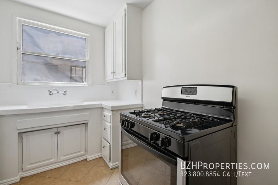 1138 S Sherbourne Dr #3 - Photo 7 of 18