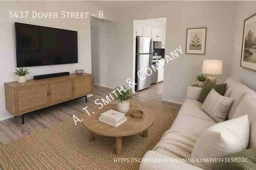 5437 Dover St #B - Photo 2 of 10