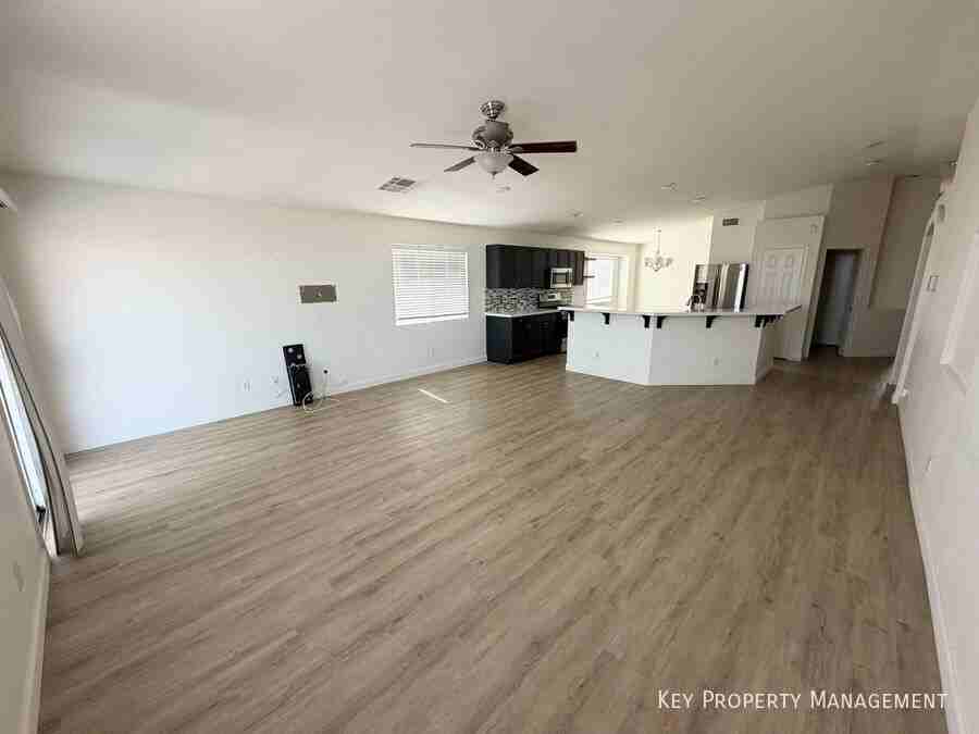 374 Yacht Ave - Photo 2 of 23