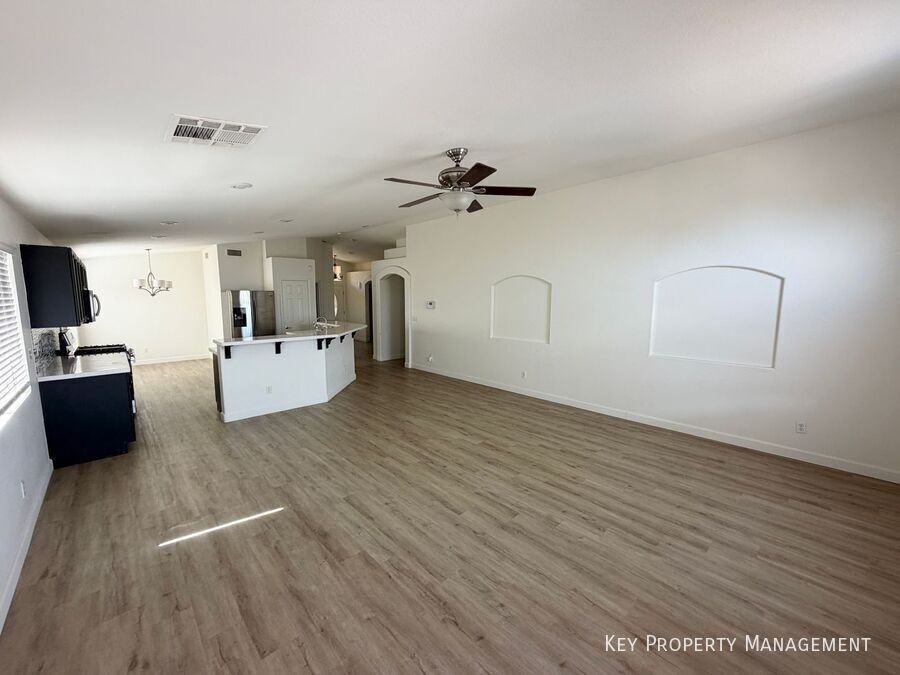 374 Yacht Ave - Photo 3 of 23