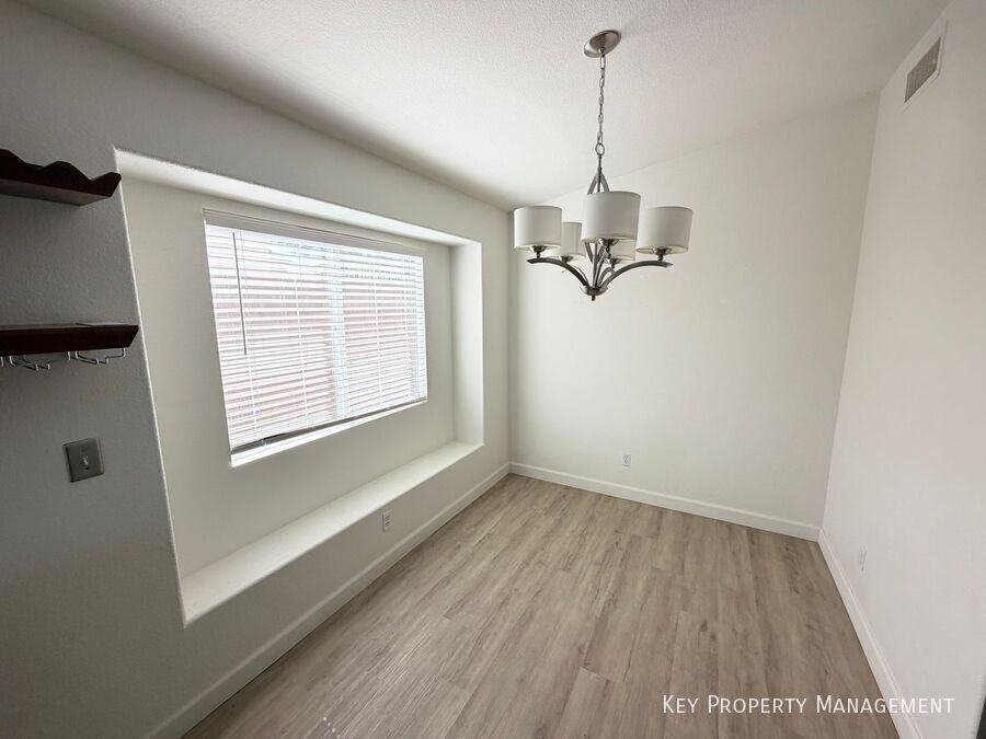 374 Yacht Ave - Photo 4 of 23